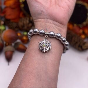 Silver Pearls Snap Jewelry Bracelet w/ Holiday Snowflake Snap SMALL Wrist NWT